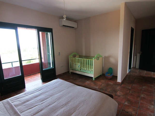 фото отеля Вилла с 5 спальнями в Като-Коракиана (RE0883) изображение №9