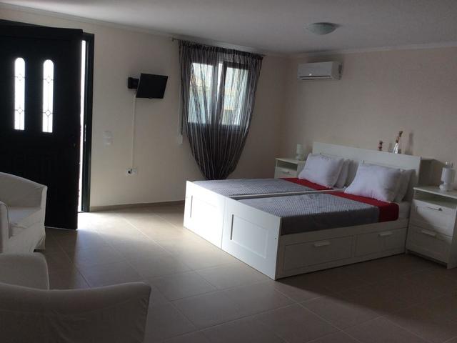 фото отеля Вилла с тремя спальнями в Барбати (RE0492) изображение №5