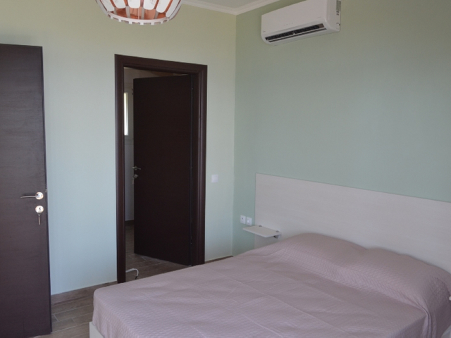 фото отеля Вилла с тремя спальнями в Барбати (RE0493) изображение №17
