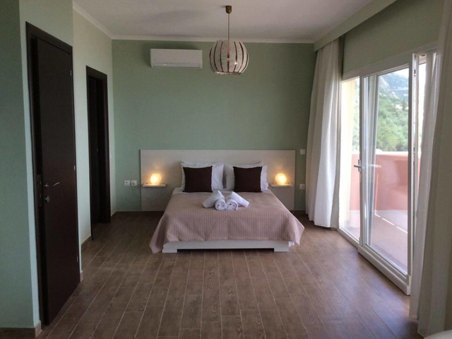 фотографии отеля Вилла с тремя спальнями в Барбати (RE0493) изображение №11