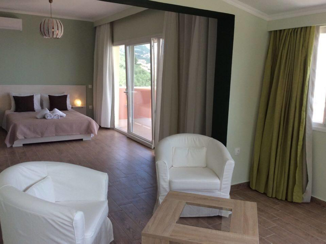 фото Вилла с тремя спальнями в Барбати (RE0493) изображение №2