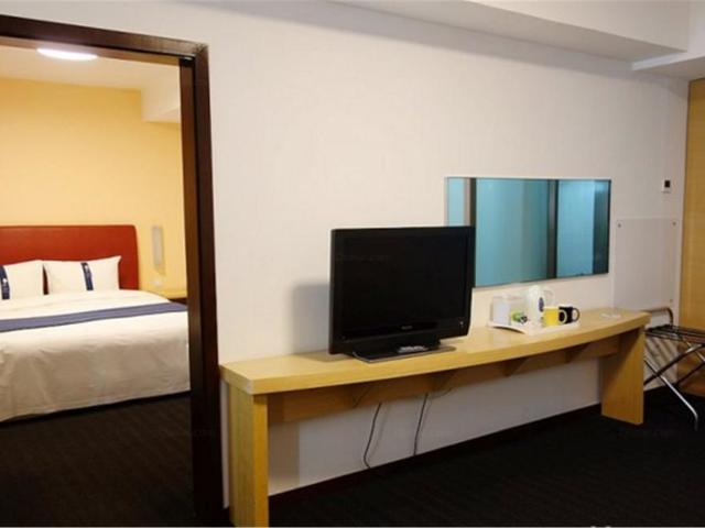 фото отеля Holiday Inn Express Shanghai Zhabei изображение №17
