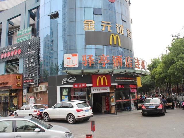 фото Yiting Four Season Hotel - Shanghai Dongfang Road Branch (ex. Yiting 6+e Hotel Shanghai Lujiazui) изображение №26