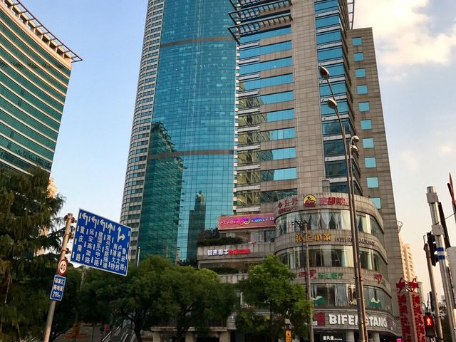 фото отеля Pullman Shanghai Skyway изображение №1