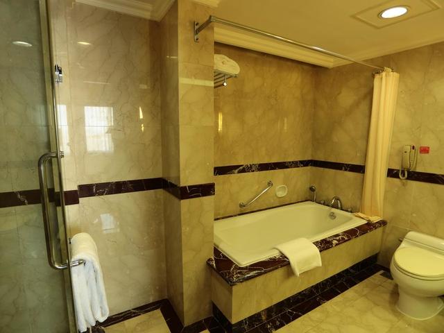 фото отеля Guxiang Hotel Shanghai (ex. Howard Johnson Plaza) изображение №9