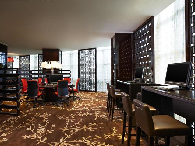 фото Sheraton Shanghai Waigaoqiao Hotel изображение №26
