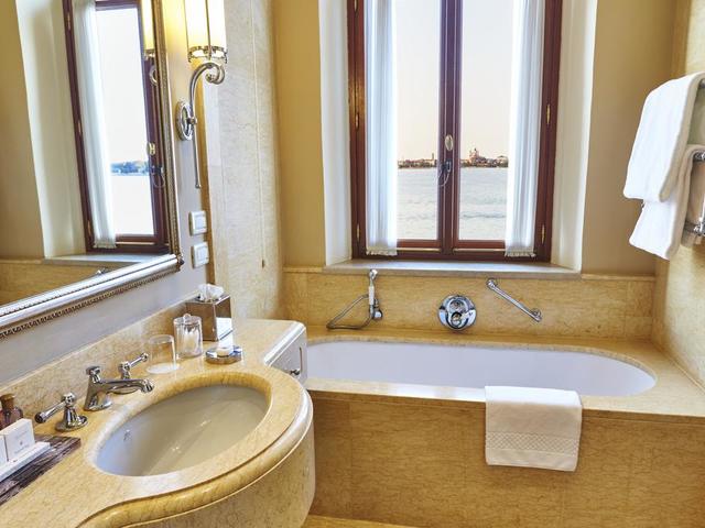 фото отеля The St. Regis Venice San Clemente Palace изображение №9