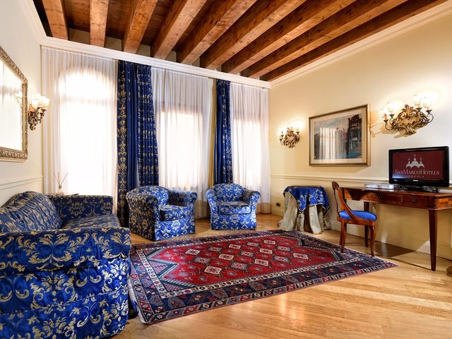 фото отеля San Marco Luxury – Torre dell’Orologio Suites (ex. Suites Torre Dell'Orologio) изображение №13