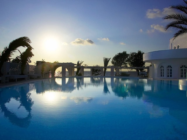 фото Thalassa Seaside Resort & Suites изображение №2