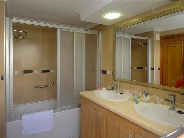 фото The Suites at Beverly Hills изображение №30