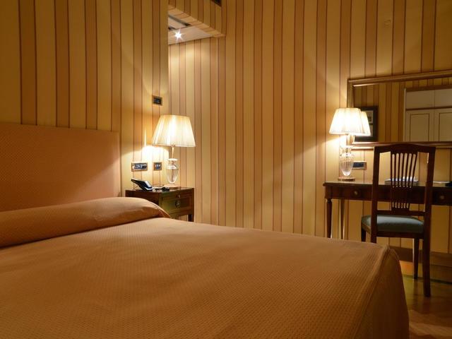 фотографии отеля Grand Hotel Vesuvio изображение №23