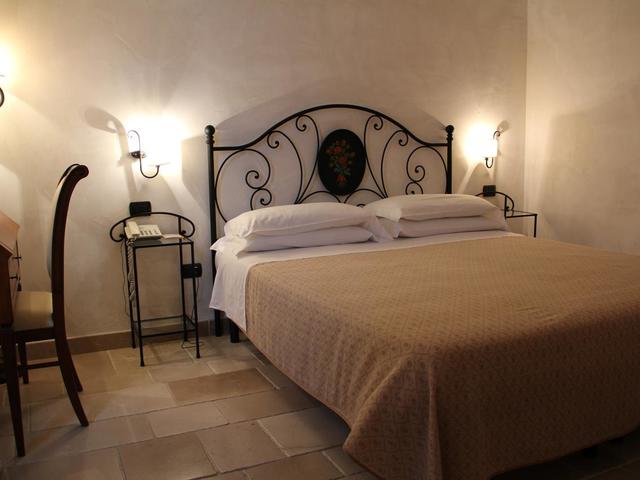 фото отеля Masseria Fortificata Donnaloia изображение №13