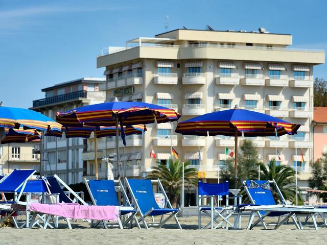 фото отеля Hotel Capri & Residence изображение №1
