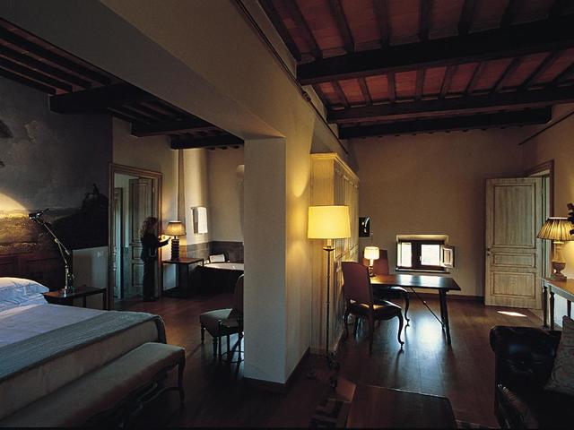 фотографии отеля Castel Monastero изображение №19