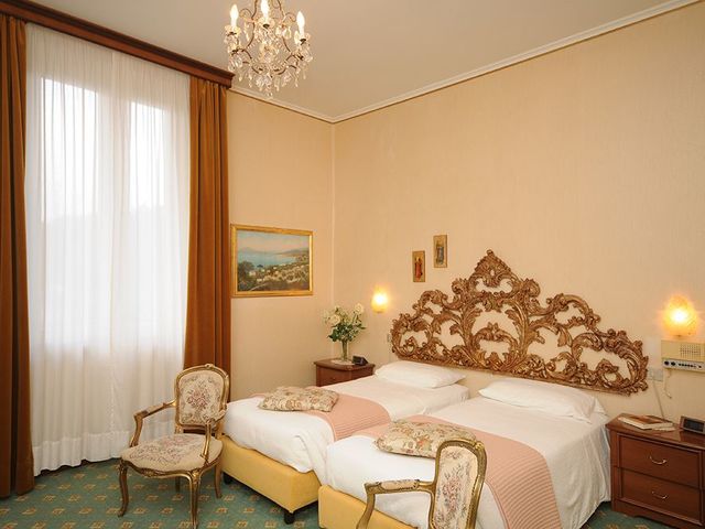 фотографии отеля Grand Hotel Excelsior изображение №7