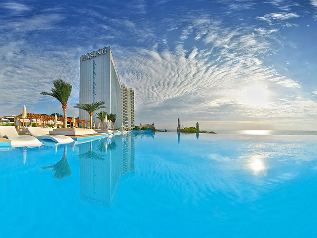 фото отеля International Hotel Casino & Tower Suites изображение №1