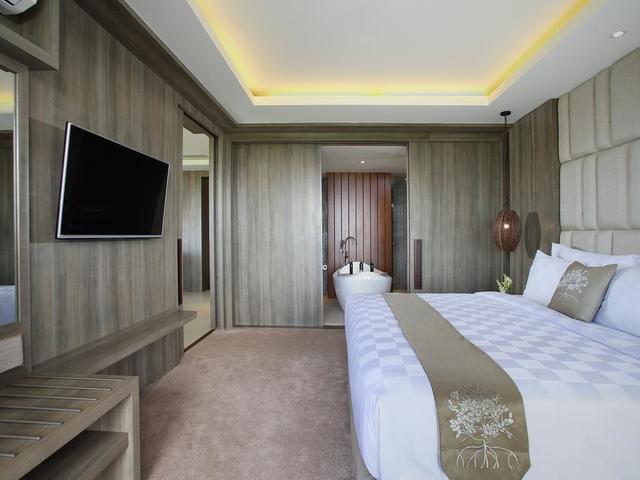 фото отеля The Crystal Luxury Bay Resort Nusa Dua изображение №17