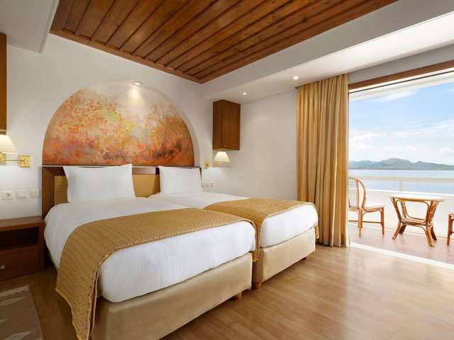 фотографии отеля Ramada Loutraki Poseidon Resort изображение №31