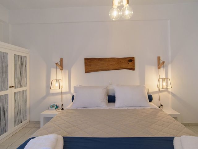 фото отеля Santorini Crystal Blue Suites изображение №25