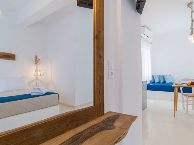 фото отеля Santorini Crystal Blue Suites изображение №13