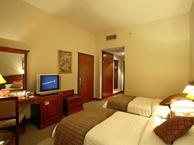 фото Howard Johnson Bur Dubai (ex. Highland Hotel; Arif Castle) изображение №18