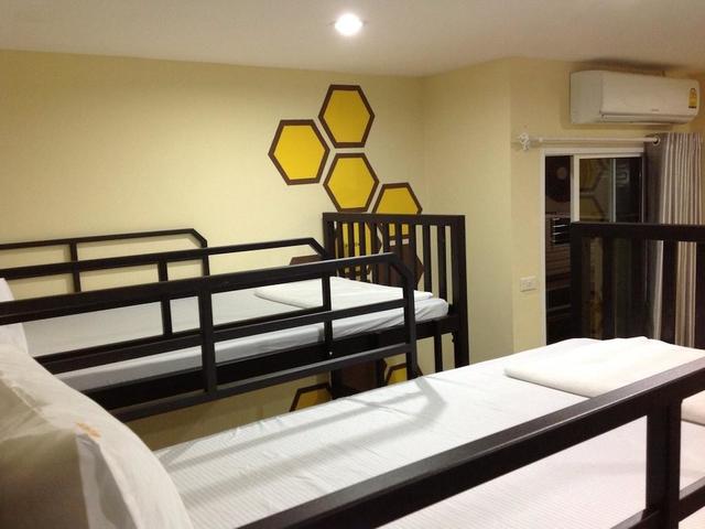 фото отеля Beehive Patong Hostel изображение №9
