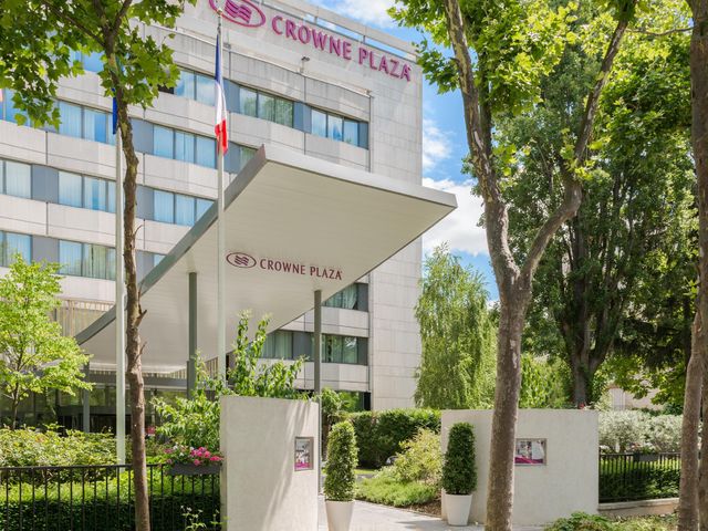 фото отеля Crowne Plaza Paris - Neuilly (ех. Movenpick Hotel Paris Neuilly; Courtyard Paris Neuilly) изображение №1