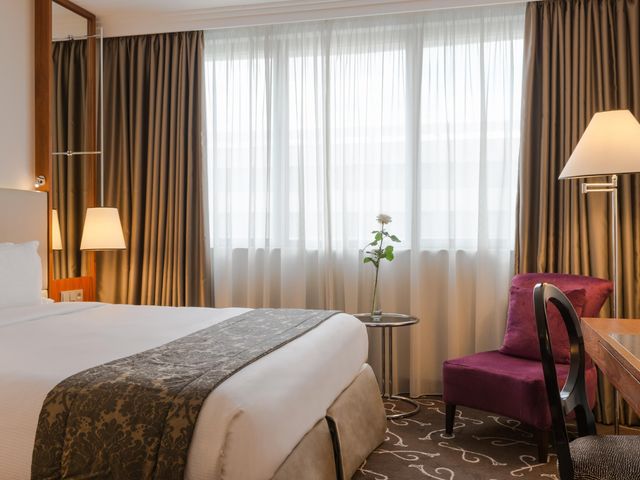 фото Crowne Plaza Paris - Neuilly (ех. Movenpick Hotel Paris Neuilly; Courtyard Paris Neuilly) изображение №14