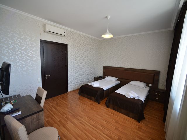 фото Green Hotel (ex. Holiday House Batumi) изображение №22