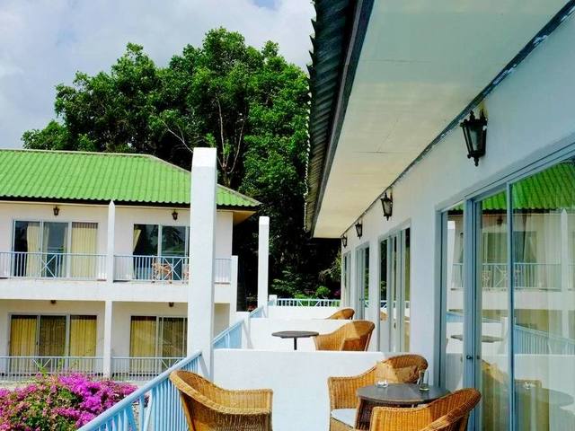 фото отеля Thaniza Beachfront Resort изображение №1