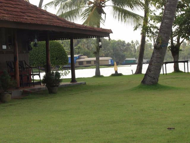 фотографии отеля Kayaloram Heritage Lake Resort изображение №7