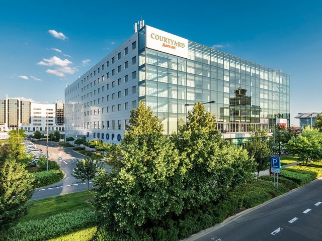 фото отеля Courtyard by Marriott Prague Airport изображение №1