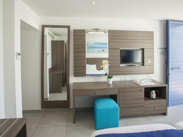 фото отеля Limanaki Beach Hotel & Suites изображение №21