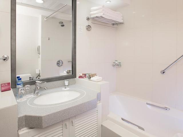фото отеля Millennium Plaza Downtown Suites (ex. Crowne Plaza Dubai Apartments) изображение №45