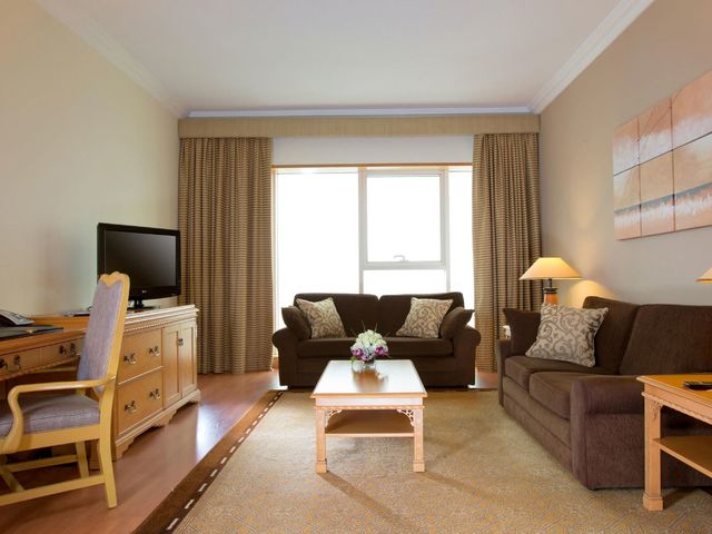 фото отеля Millennium Plaza Downtown Suites (ex. Crowne Plaza Dubai Apartments) изображение №29