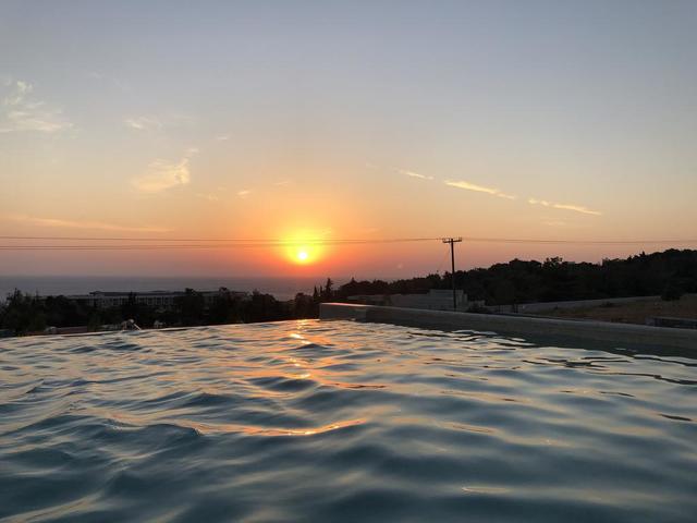 фото Thea Sunrise Luxury Villa изображение №2