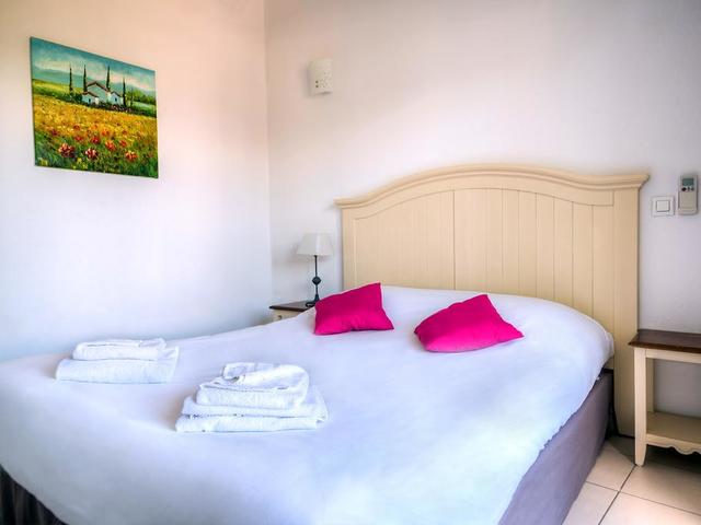 фото Zenitude Hotel-Residences La Tour de Mare (ех. 566 Via Aurelia) изображение №2