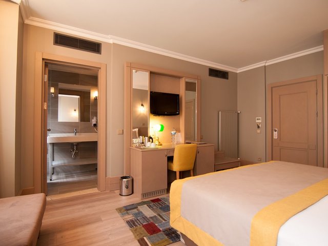 фото отеля Seraglio Hotel & Suites изображение №25