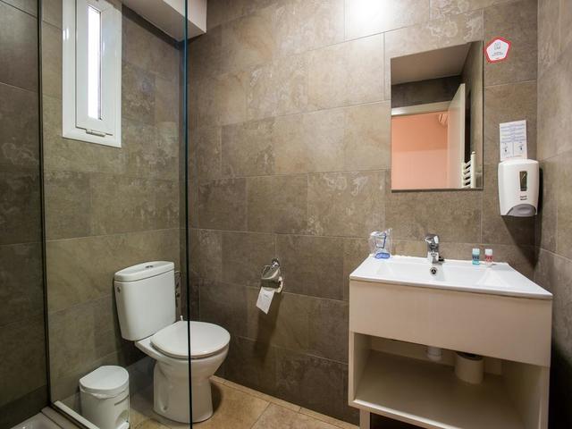 фото отеля OYO Hostal Soler изображение №21