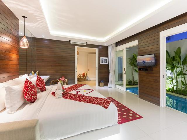 фото отеля Crown Bali Villa Seminyak изображение №25