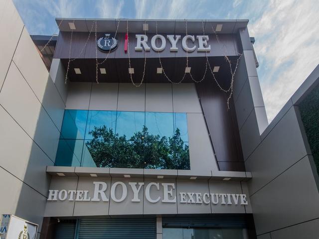 фото отеля OYO 9327 Royce Executive изображение №1