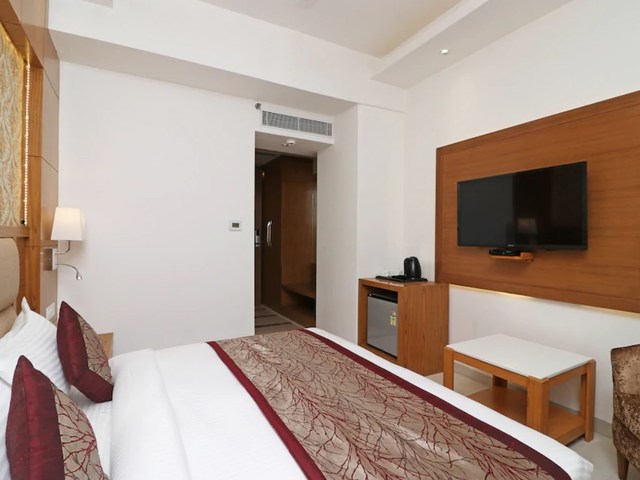 фотографии Oyo Capital O 10824 Hotel Star Suites изображение №12