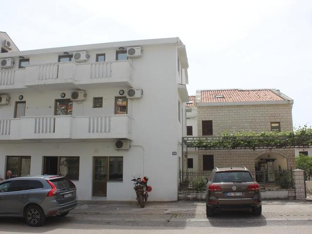 фото Apartments Nira (ex. Villa Radonjic) изображение №2