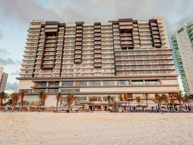 фото Royalton CHIC Suites Cancun Resort & Spa (ex. Royalton Suites Resort & Spa) изображение №2