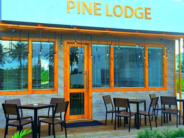 фото отеля Pine Lodge изображение №1