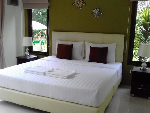 фото отеля Phuket Sirinapha Resort изображение №25