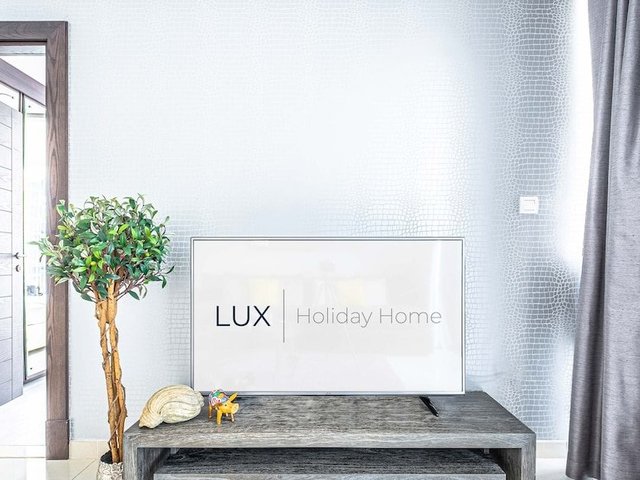 фото LUX Holiday Home - Silverene Towers 1 изображение №22