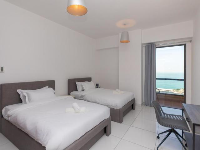фото отеля Incredible Stay at Spacious Jumeirah Beach Dubai изображение №25