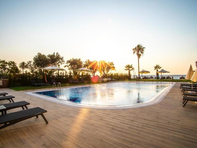 фото отеля Maia Luxury Beach Hotel & Spa изображение №17
