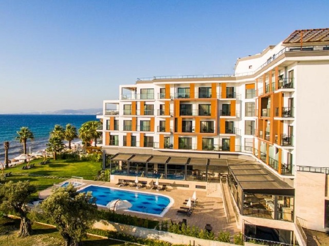 фото отеля Maia Luxury Beach Hotel & Spa изображение №1